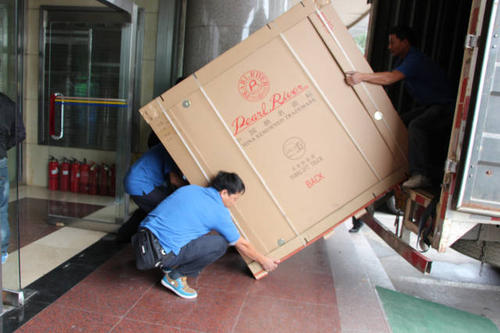 正蓝钢琴贵重工艺品无忧运